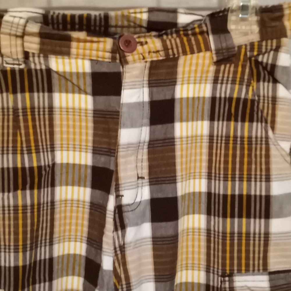 Shorts - Picture 3 of 4